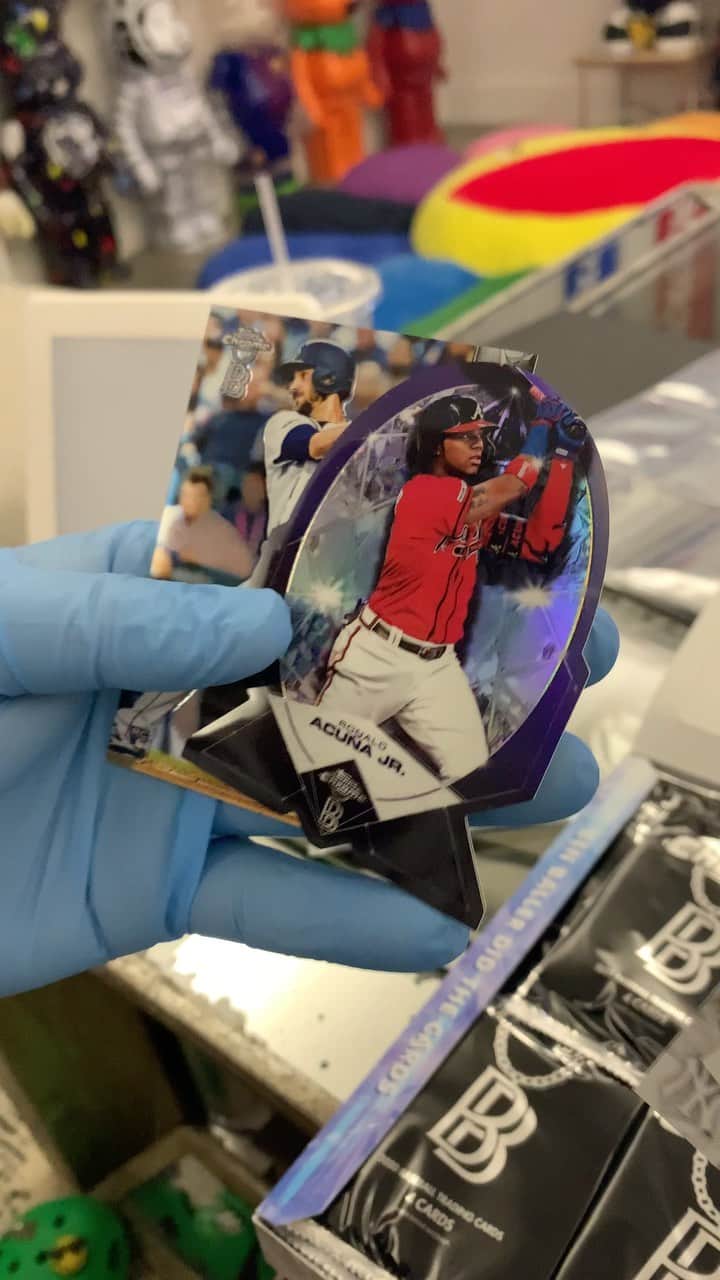 ベン・ボーラーのインスタグラム：「I finally got my @topps BBDTC X chrome box’s and its time to rip! I pulled some sick cards. YouTube is a nightmare so I uploaded it here instead. Enjoy. And congrats to all those who won my box」