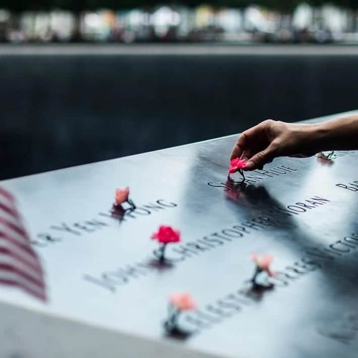 サラ・ジェシカ・パーカーさんのインスタグラム写真 - (サラ・ジェシカ・パーカーInstagram)「September 11th, 2020 19 years. Always honoring. Always remembering. Mourning the lives lost And the unity found. Peace. X, SJ」9月12日 4時01分 - sarahjessicaparker