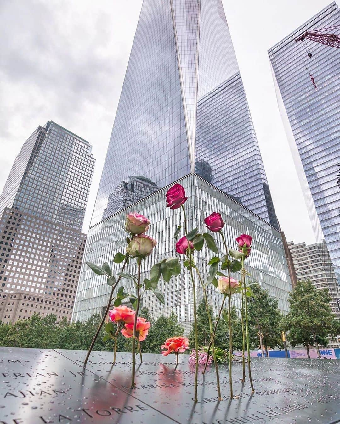 ライアン・シークレストさんのインスタグラム写真 - (ライアン・シークレストInstagram)「Today we remember the innocent lives lost and the brave heroes who stepped in on 9/11. We also remember what we can accomplish together and how strong New York City is. #NeverForget  (📸: @nyclovesnyc)」9月12日 4時46分 - ryanseacrest