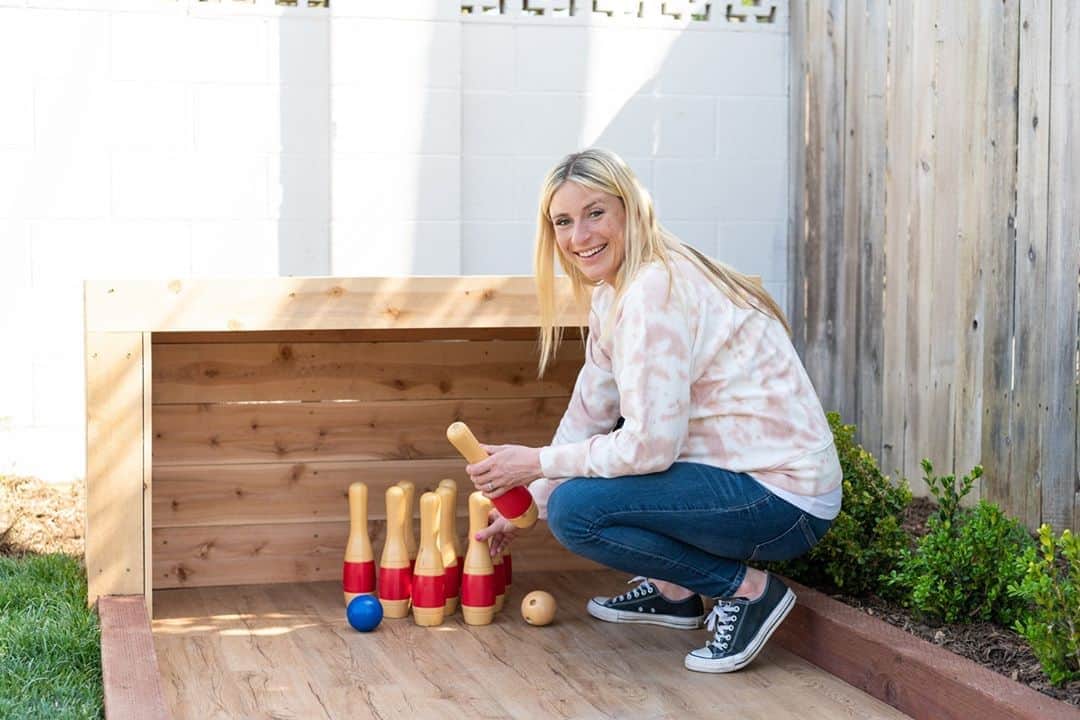 HGTVさんのインスタグラム写真 - (HGTVInstagram)「Yes, @jasminerothofficial designed a backyard bowling alley this season on #HelpIWreckedMyHouse! 💥🎳 If you can't wait for the premiere, head to the #linkinbio for a sneak peek at some of the coolest projects and transformations. Don't miss the series debut, tomorrow at 8|7c!」9月12日 4時43分 - hgtv