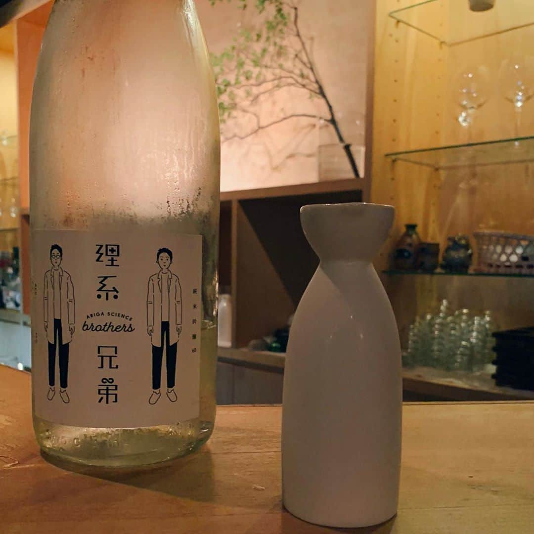 小湊優香さんのインスタグラム写真 - (小湊優香Instagram)「みなさん好きな日本酒はありますか🍶﻿ お得な情報もあるのでぜひ最後まで読んでください✨﻿ ﻿ ﻿ -----------------------------﻿ ﻿ 渋谷にある日本酒ダイニング﻿ sakebaさんに行ってきました〜❤️﻿ ﻿ 最近日本酒全然飲んでなかったから﻿ いい感じに酔いました🤪﻿ 2.3枚目がその証拠(笑)(笑)﻿ ﻿ ﻿ 1番飲みやすくてお気に入りになったのは﻿ ✨理系兄弟✨﻿ その名の通り理系の兄弟が﻿ 色々計算して作られた日本酒で﻿ 日本酒苦手だなあ、飲んだことないなあって人に﻿ おすすめします💕スッキリでとっても飲みやすい！﻿ ﻿ あと個人的に辛口が好きなので﻿ ✨お米とお水でつくった超辛+10の純米酒✨﻿ が飲みやすくてどんなお料理にも合いました！﻿ ﻿ ﻿ 日本酒ってよく分からないなあと思うかもしれないけど﻿ メニュー表に日本酒の説明やどんなお料理に合うかなど﻿ とても詳しく記載されているので注文しやすかったです✨﻿ ﻿ 店員さんも詳しいので聞くのも良いかも✨﻿ ﻿ 私はお料理が出る順番に合わせて﻿ おまかせで日本酒を持ってきてもらいました☺️﻿ ﻿ お料理はおすすめの雲丹クリームリゾットや﻿ お刺身を頂きました✨﻿ お料理も美味しくて日本酒が進む進む🤪(笑)﻿ ﻿ 大満足のひとときでした❤️﻿ ﻿ ﻿ あと店員さんとても綺麗だった·····🤭💕(笑)﻿ ﻿ ﻿ -----------------------------﻿ ﻿ この投稿を見た！でお会計より10%オフになるので﻿ 気になった方はぜひ行ってみてください❤️﻿ ﻿ 他のお店では飲めない珍しい﻿ 日本酒ばかりで楽しいですよ☺️﻿ ﻿ -----------------------------﻿ ﻿ ﻿  #sakeba #渋谷日本酒 #日本酒 #日本酒バー #隠れ家 #ペアリング #japanesesake #sakeba渋谷 #pr #トリドリベース #グルメスタグラム   #お酒好き女子 #日本酒女子 #日本酒好き #ほろ酔い #model #イベントコンパニオン #レースクイーン #グラビアアイドル #グラビア #インフルエンサー #サロンモデル #instagood #japanesefood #japanesegirl #cosplayer #sexy」9月12日 4時54分 - y.miranic