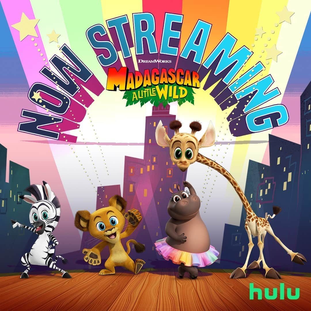 Hulu Home of Emmy-winningさんのインスタグラム写真 - (Hulu Home of Emmy-winningInstagram)「The zoo crew is all here! 🍃🌈 🐾  Madagascar: A Little Wild is now streaming.」9月12日 5時00分 - hulu