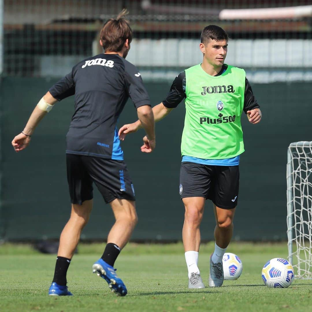 アタランタBCさんのインスタグラム写真 - (アタランタBCInstagram)「Work work work! ⚽️💪🏼 ⠀ #GoAtalantaGo ⚫️🔵 #preseason #Atalanta #BergAMO #ForzaAtalanta #football」9月12日 5時17分 - atalantabc