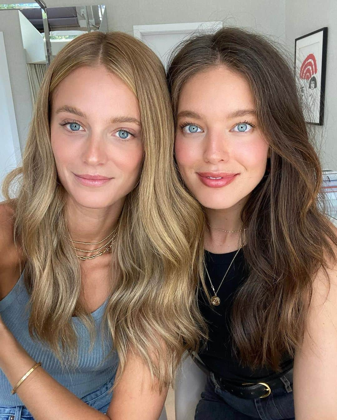 ケイト・ボックさんのインスタグラム写真 - (ケイト・ボックInstagram)「New YouTube video out on my bestie @emilydidonato channel!  Get ready with us while we talk swimsuit prep, cover reveal, wellness, body image & everything in between! 🖤🖤🖤 Head over time her channel to watch full video or swipe up in my story. 👏🏼👏🏼👏🏼 Real Question - Do you think we look alike?!」9月12日 5時30分 - katelove