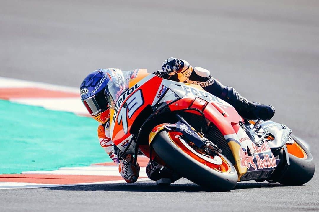 レプソル・ホンダのインスタグラム：「Elbows down ⠀⠀⠀⠀⠀⠀⠀⠀⠀ #SanMarinoGP #MotoGP #AM73 #AlexMarquez73 #SB6 #StefanBradl #Repsol #Honda #RepsolHonda #HRC #RC213V #ThePowerOfDreams #Racing #Motorcycle #Team #OneHeart」