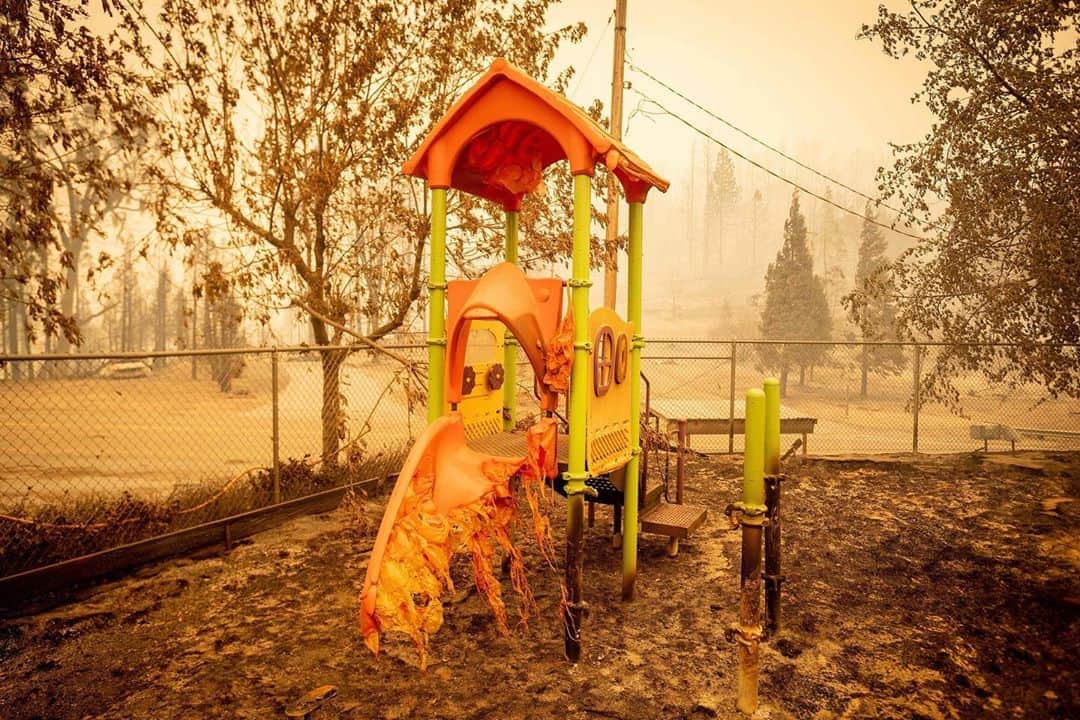 NBC Newsさんのインスタグラム写真 - (NBC NewsInstagram)「Swipe for the week in pictures ➡️  A melted playground slide smolders at Pine Ridge school during the Creek Fire in Fresno County, California. 📷 @joshedelsonphotography / @afpphoto  Firefighters respond to a blaze in a structure in Beirut’s heavily damaged port facility, the site of last month’s deadly explosion. 📷 Sam Tarling / @gettyimages  Police use chemical irritants and crowd control munitions to disperse protesters in Portland, as violent demonstrations have gripped the city for months following the police killing of George Floyd in Minneapolis. 📷 @noah3929 / @apphoto  A man in Boulder attempts to clear snow off branches during an early season winter storm, which brought more than five inches of snow in some areas. 📷 @michaelciaglo / @gettyimages  Annie Drake waits for her bus with her parents as schools reopen in Canada. 📷 John Morris / @reuters  Tap the link in our bio to see more of the week’s best photos.」9月12日 5時41分 - nbcnews