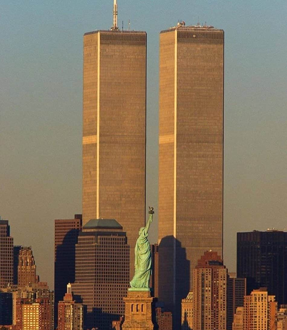 ノア・サイラスさんのインスタグラム写真 - (ノア・サイラスInstagram)「never forget ❤️ thinking of all the lives lost on this day 19 years ago.  praying for all the families who don’t have their loved ones here today due to fall of the twin towers.」9月12日 5時57分 - noahcyrus