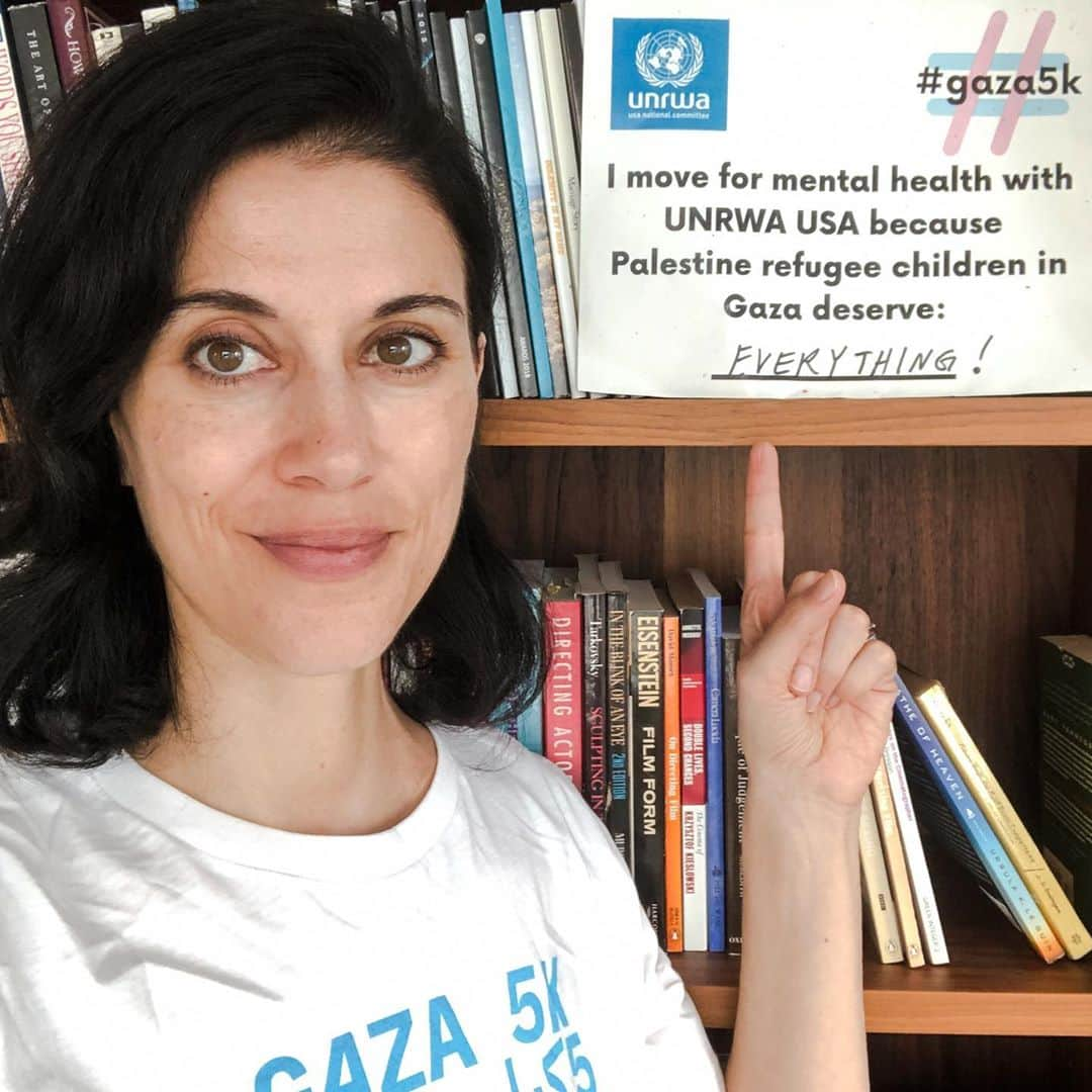 チェリーン・ダビスのインスタグラム：「I got my #gaza5k t-shirt and am ready to roll! Yalla! If you haven’t signed up yet, there’s still time. The @unrwausa digital event is tomorrow at 1 pm EST. I’m beyond honored to be among the speakers alongside @rashidatlaib @realmoamer and @__mutantalia__ . Visit gaza5k.org to sign up. And if you can’t make it but still want to show Palestinian refugees that you care, feel free to contribute to my fundraising campaign. See link in bio or go to https://getinvolved.unrwausa.org/fundraiser/2868285.  #palestine #freepalestine #proudpalestinian」