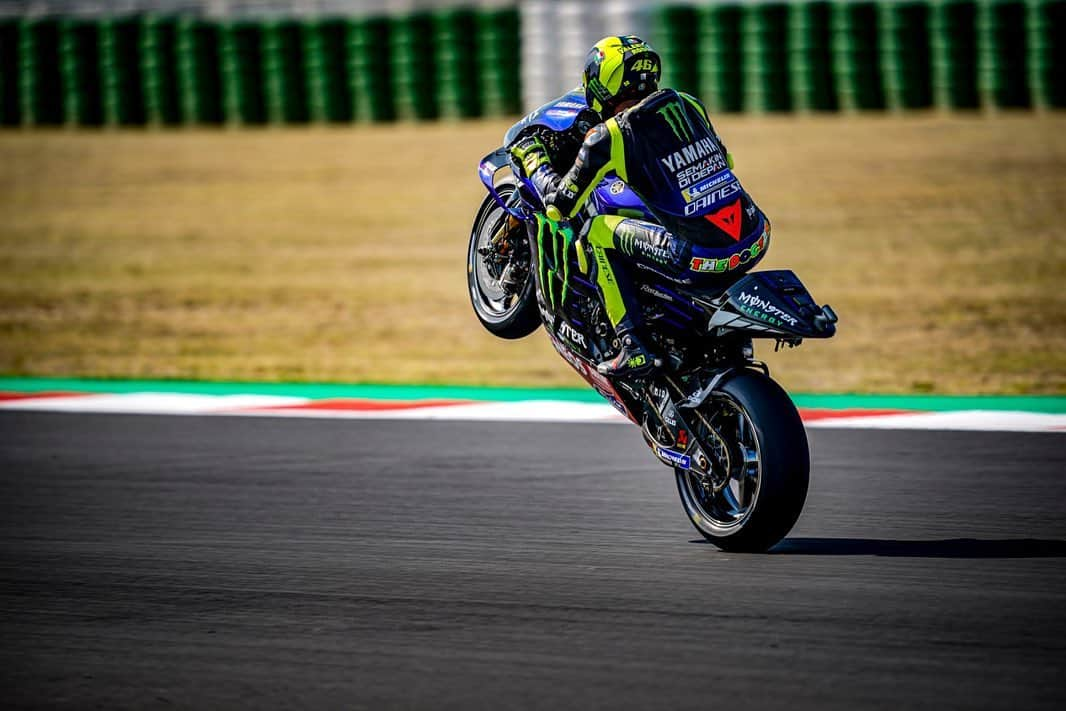 バレンティーノ・ロッシさんのインスタグラム写真 - (バレンティーノ・ロッシInstagram)「Misano World Circuit,Italy Friday,free practice  📸 @falex79 @gigisoldano」9月12日 6時25分 - valeyellow46