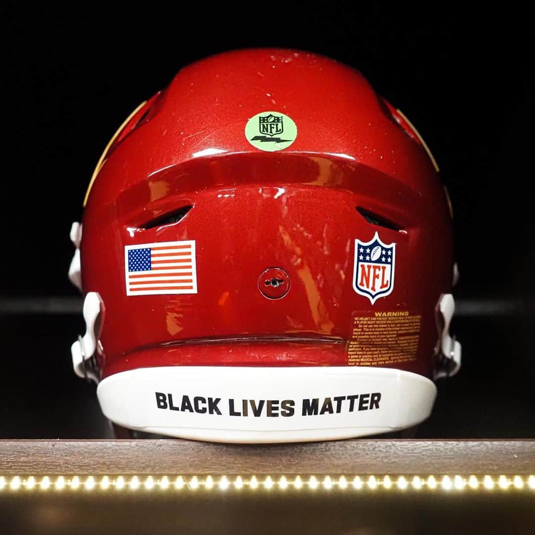 ワシントン・レッドスキンズさんのインスタグラム写真 - (ワシントン・レッドスキンズInstagram)「Helmet Decals for Sunday #BlackLivesMatter」9月12日 6時34分 - commanders