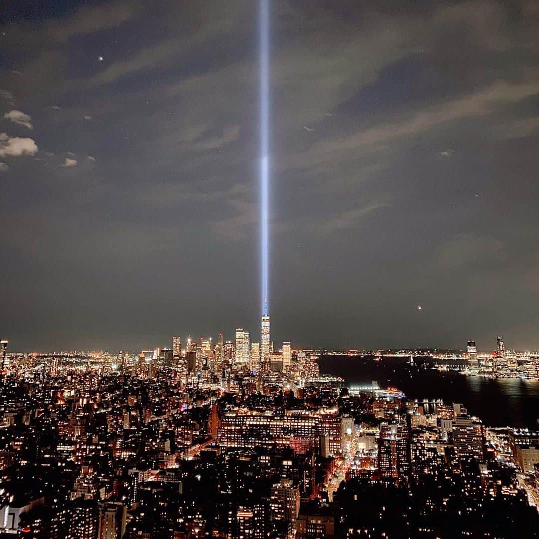 ボトキエのインスタグラム：「Together, we can make it through anything 🖤 #neverforget」