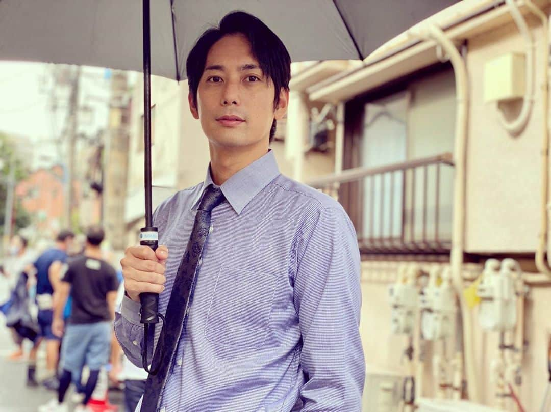 平岡祐太さんのインスタグラム写真 - (平岡祐太Instagram)「ドラマ「記憶捜査2 ~新宿東署事件ファイル~」に東奏多役として新たなレギュラーメンバーで出演することが決まりました！  本作は、北大路欣也さん演じる主人公・鬼塚一路が慣れ親しんだ新宿の土地勘と、詳細に記憶した「昭和」と「平成」 の二つの時代の街のイメージから、「令和」に起こった難事件を解決へと導いていく新しいサスペンスドラマです。  テレビ東京 10月23日(金)よる8時よりスタート!  ♦東 奏多(平岡祐太) 新宿東署・新署長として京都府警から配属されたキャリア。 司法係である鬼塚らが捜査に踏み込むことを嫌う。 配属の1か月前には管轄の地理を頭に入れるため、わざわざ新宿を 訪れている。熱心なのか何か狙いがあるのか...?  コメント  腹の底が読めない。いったい何を企んでいるのだろう。新宿の街に嫌悪感 を抱く東が、この街をどうしようとしているのか怖くもあります。 東奏多という役は、かなり上から物を言う性格でもあるので、お芝居で北大  路さんと対峙する時に日常を一切忘れて集中して挑みたいです。どんな物語が繰り広げられていくのか、 先の読めない展開に自分も衝撃を受けてしまうかもしれません。  〜ニュースリリース〜  #ドラマ #記憶捜査 #テレビ東京 #現場写真 #平岡祐太 #オフショット」9月12日 18時04分 - yuta_hiraoka_official