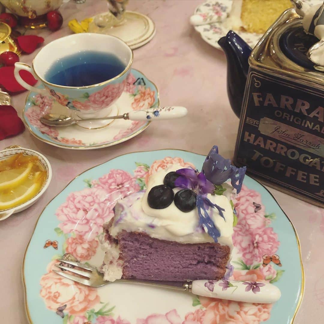 秋山衣梨佳さんのインスタグラム写真 - (秋山衣梨佳Instagram)「かわいいケーキがたくさん🍰💗 #cafe#cake#mejiro#カフェアフリコット#カフェ#ケーキ#目白」9月12日 18時05分 - akiyamaerika