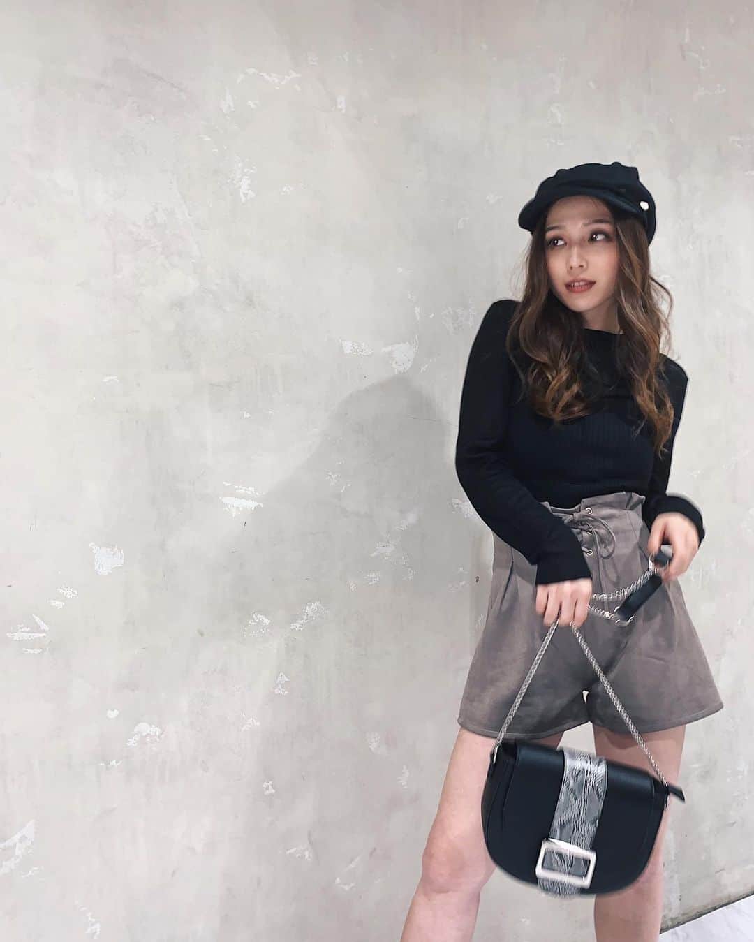 のインスタグラム：「. たまにはショーパンコーデ💓 美脚効果抜群🥺✨ . #lipservice #lip_official #code #fashion #lip_misaki #ルミネ北千住」