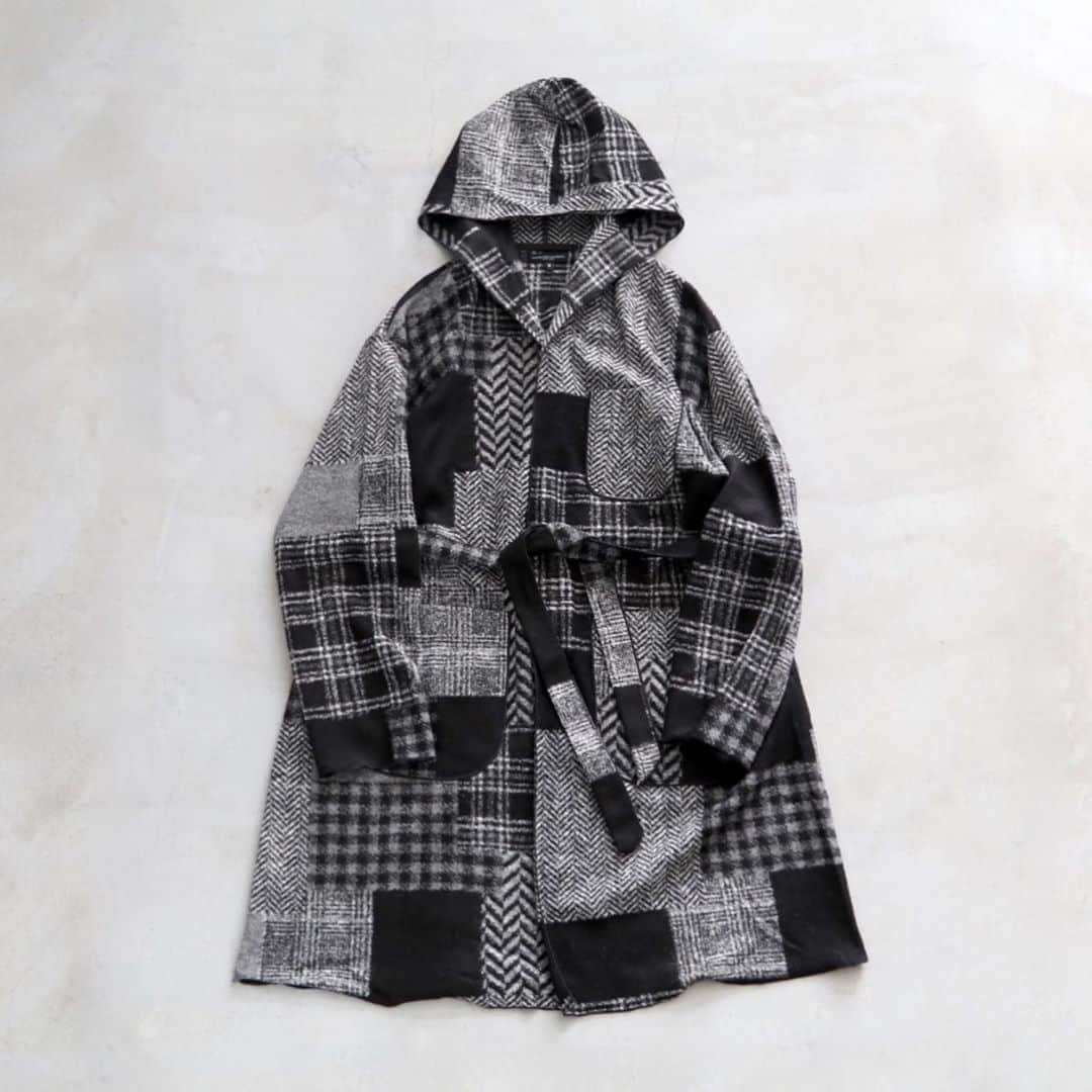 のインスタグラム：「［#20AW］ Engineered Garments / エンジニアードガーメンツ "Knit Robe - Knit Patchwork HB" ￥52,800- _ 〈online store / @digital_mountain〉 https://www.digital-mountain.net/shopdetail/000000012311/ _ 【オンラインストア#DigitalMountain へのご注文】 *24時間受付 *15時までのご注文で即日発送 *1万円以上ご購入で、送料無料 tel：084-973-8204 _ We can send your order overseas. Accepted payment method is by PayPal or credit card only. (AMEX is not accepted)  Ordering procedure details can be found here. >>http://www.digital-mountain.net/html/page56.html  _ #NEPENTHES #EngineeredGarments #ネペンテス #エンジニアードガーメンツ _ 本店：#WonderMountain  blog>> http://wm.digital-mountain.info _ 〒720-0044  広島県福山市笠岡町4-18  JR 「#福山駅」より徒歩10分 #ワンダーマウンテン #japan #hiroshima #福山 #福山市 #尾道 #倉敷 #鞆の浦 近く _ 系列店：@hacbywondermountain _」