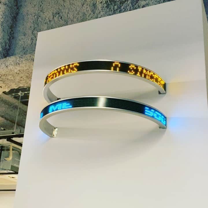 光本勇介のインスタグラム：「#jennyholzer」