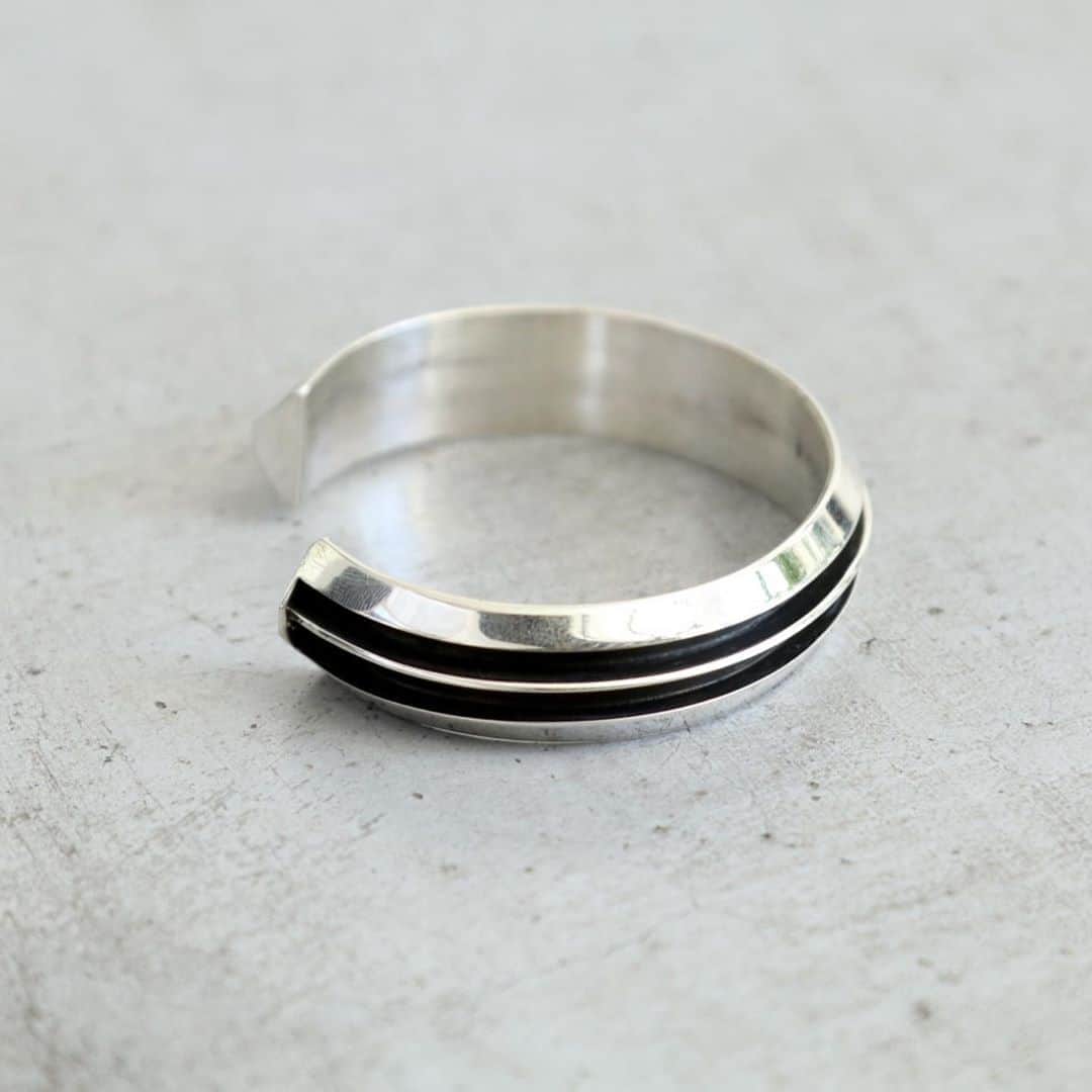 のインスタグラム：「_ Tom Hawk / トムホーク  "BANGLE " ¥20,680- _ 〈online store / @digital_mountain〉 https://www.digital-mountain.net/shopdetail/000000012228/ _ 【オンラインストア#DigitalMountain へのご注文】 *24時間受付 *15時までのご注文で即日発送 *1万円以上のお買い物で送料無料 tel：084-973-8204 _ We can send your order overseas. Accepted payment method is by PayPal or credit card only. (AMEX is not accepted)  Ordering procedure details can be found here. >>http://www.digital-mountain.net/html/page56.html _ #TomHawk #トムホーク  _ 本店：#WonderMountain  blog>> http://wm.digital-mountain.info/blog/2020615/ _ 〒720-0044  広島県福山市笠岡町4-18  JR 「#福山駅」より徒歩10分 #ワンダーマウンテン #japan #hiroshima #福山 #福山市 #尾道 #倉敷 #鞆の浦 近く _ 系列店：@hacbywondermountain _」
