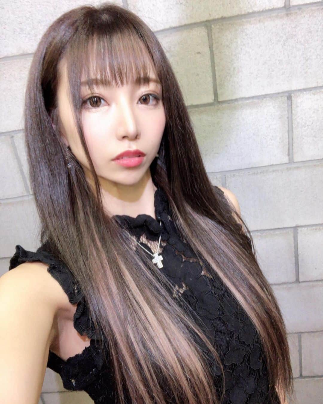 雛姫愛さんのインスタグラム写真 - (雛姫愛Instagram)「New hair♡  #glamb #newhair  #インナーカラー #エクステ #メッシュ ぽい」9月12日 16時49分 - mana_hinaki
