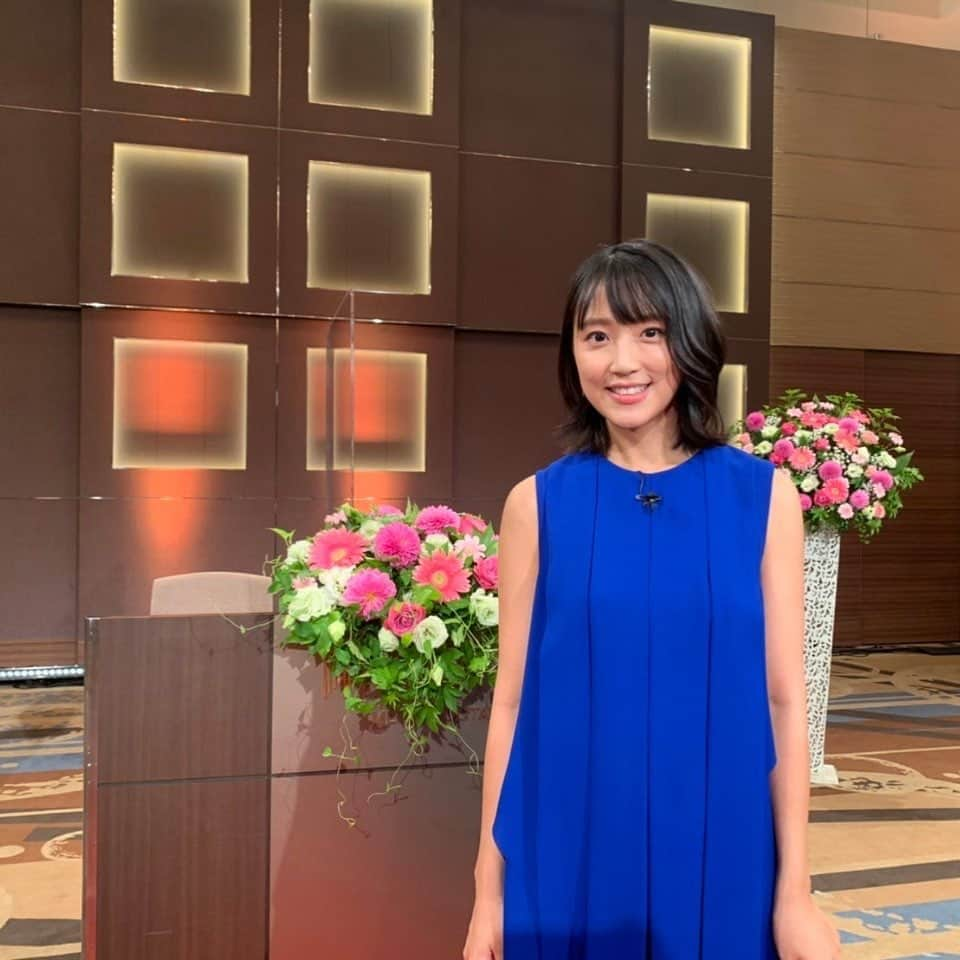 竹内由恵さんのインスタグラム写真 - (竹内由恵Instagram)「明日9月13日(日) 夜8:00から放送のフジテレビ「日曜THEリアル！・あなたを美しくします！美容ゴッドハンド」で千原ジュニアさんと共にMCを務めました！ 美容外科医の日常、オペの様子に迫るバラエティ+ドキュメンタリーになっています。是非ご覧ください🤗  #ヨシエのコクチ#美容ゴッドハンド#日曜theリアル #フジテレビ」9月12日 16時54分 - yoshie0takeuchi