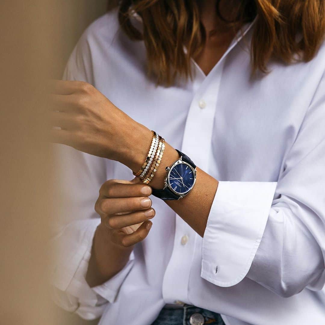 Chaumetさんのインスタグラム写真 - (ChaumetInstagram)「The Parisian way to add a woman's touch to your men's watch: combine it with our luminous Bee My Love bracelets.⁣ #Chaumet #BeeMyLove #StackingChaumet #ChaumetWatches #ChaumetDandy」9月12日 17時00分 - chaumetofficial