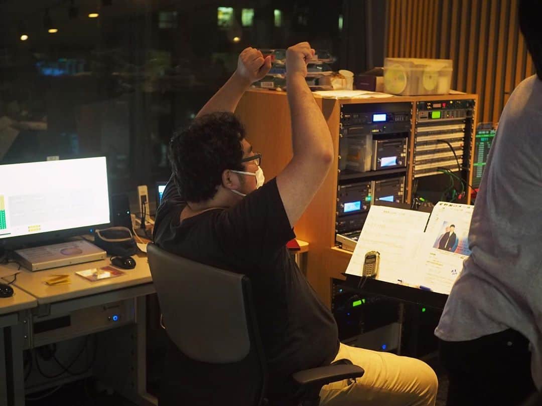 ラジオ 星野源のオールナイトニッポン さんのインスタグラム写真 ラジオ 星野源のオールナイトニッポン Instagram Youtubeliveのアーカイブも是非ご覧ください 映像で確認できるかはわかりませんが 曲中の寺坂さんのダンスに合わせて なぜかadくまさんも踊っ