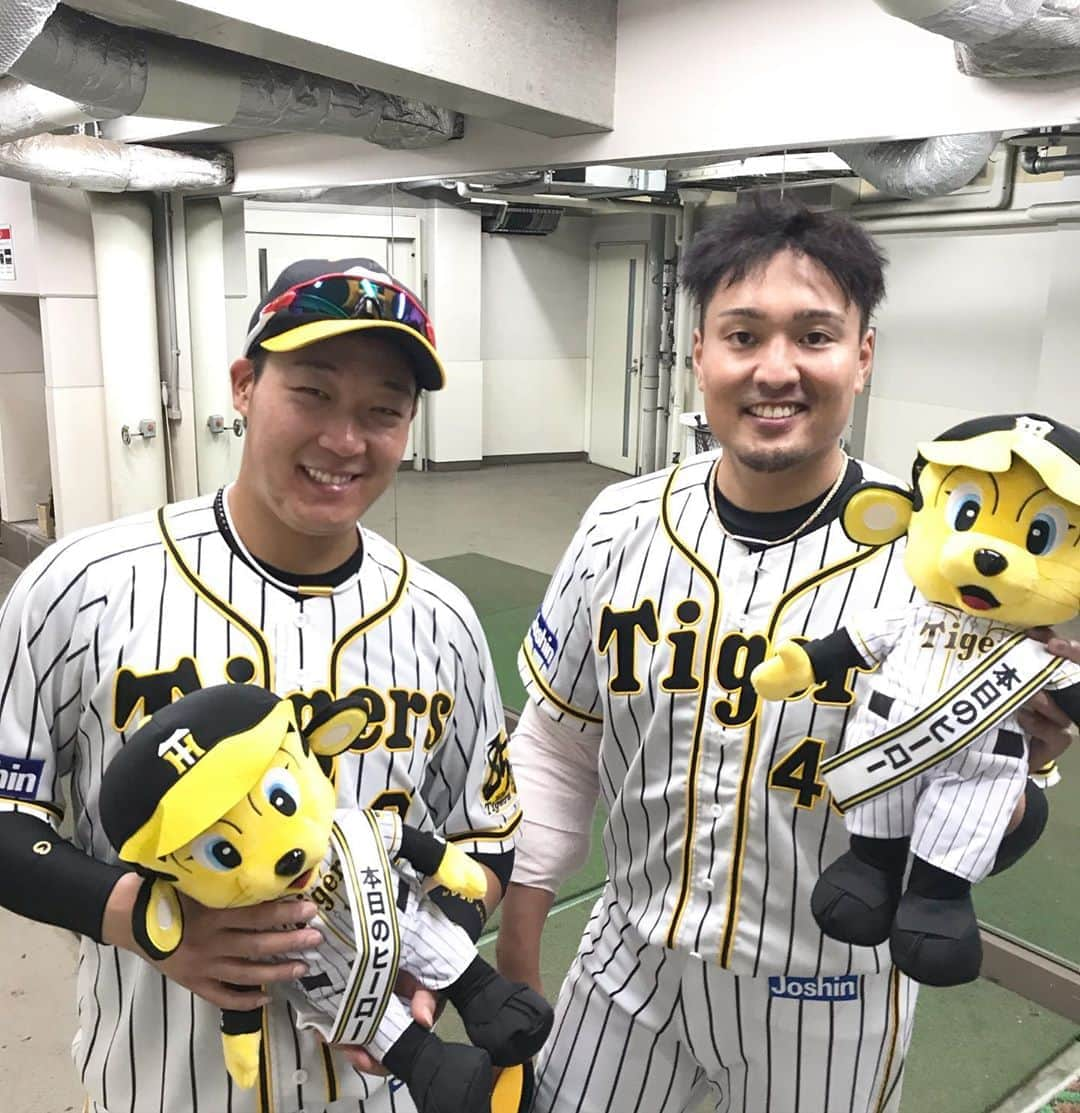 阪神タイガースさんのインスタグラム写真 - (阪神タイガースInstagram)「今日のヒーロー大山選手＆秋山投手‼️ #大山悠輔 選手 #ナイスホームラン✨  #秋山拓巳 選手 #ナイスバッティング✨  #今日のヒーロー #阪神タイガース  #its勝笑timeオレがヤル」9月12日 17時22分 - hanshintigers_official