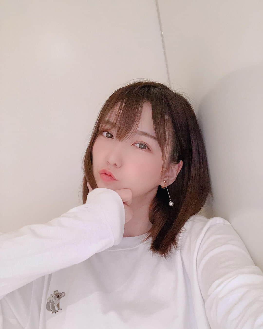 平口みゆきのインスタグラム：「ゆるい。 . . . 今年はロンT集めると決めた☺︎ . . #秋 #長袖 #暑がりだし寒がり #難しい #笑 #カジュアル #お耳に穴は空いてません #知ってた ？🤔 #selfie #me #casualstyle #followｍe #todayscode #平口みゆき #hiraguchimiyuki」