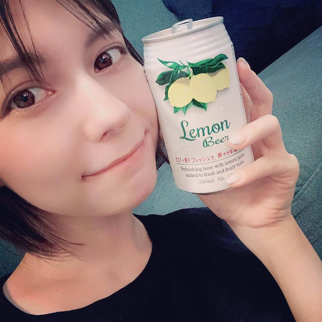 リンさんのインスタグラム写真 - (リンInstagram)「はぁん…美味しい🍻 #ナチュラルローソン でみつけた #lemonbeer 🍋 #シャンディガフ に近いかな！？」9月12日 17時45分 - lynn.06.01