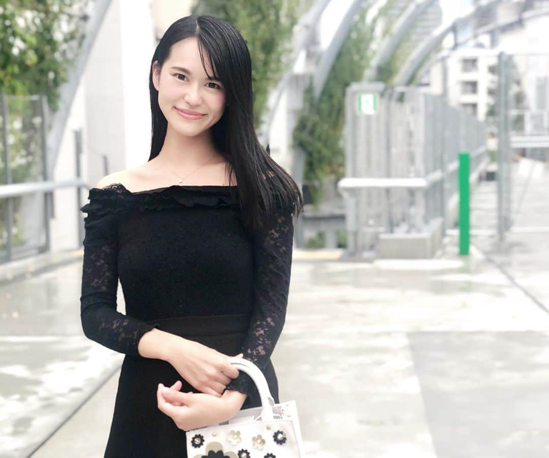 七尾エレナさんのインスタグラム写真 - (七尾エレナInstagram)「今日は東京かあさん @tokyokasan に息子のお世話をお願いし 友達と宮下公園でランチ✨ 保育園は平日だけなので 週末はたまにこうやって息抜き🥰 . 息子がいないときは ピアスもネックレスもつけられるから嬉しい✨ ネックレスはオロビアンコのもの！ 華奢なゴールドネックレスで どんな服にも合わせられるから 色んなシーンで活躍しそう✨ . #theplatinumselect #Orobianco #オロビアンコ #オロビアンコネックレス #ユニセックス #pr」9月12日 17時42分 - elenananao