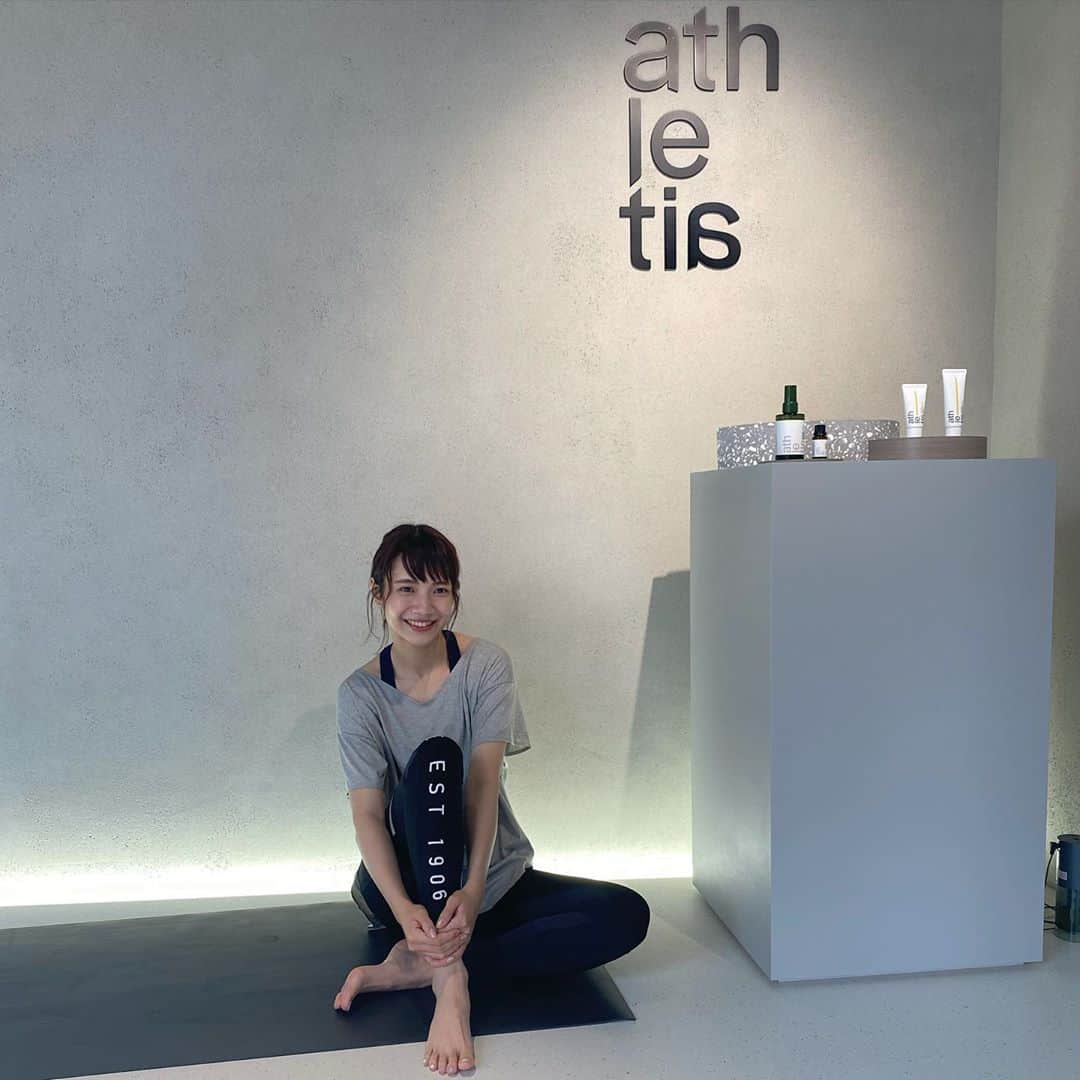 宮崎葉さんのインスタグラム写真 - (宮崎葉Instagram)「@athletiabeauty で朝ヨガ🧘🏻‍♀️ 常に運動と向き合っていきたい人生ですあたしゃ🥺🥺🥺 背筋ぴんっとしゃんっとしなきゃ #athletia」9月12日 17時54分 - you_miyazaki