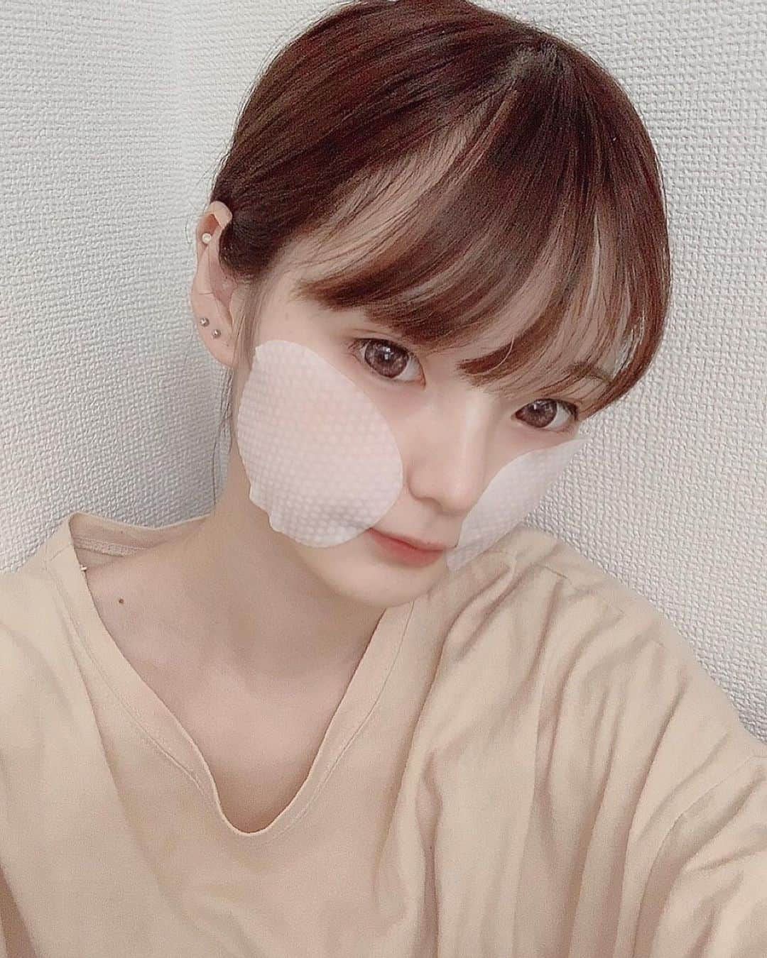 miuさんのインスタグラム写真 - (miuInstagram)「最近の朝のスキンケア！  韓国で流行ってるピーリングパッド 美容液たっぷりで 洗顔･化粧水･美容液の1枚３役🎀  敏感肌にも優しく拭き終わった後は 分部パックにも使えて1日中潤いたっぷりでおすすめ！  良すぎて買い溜め中😂💜  #ウツクシア#ピーリングパッド#ポアノ#スキンケアレビュー#PR#角質ケア#保湿#プチプラコスメ#拭き取り化粧水#朝洗顔」9月12日 17時53分 - sq._.mu