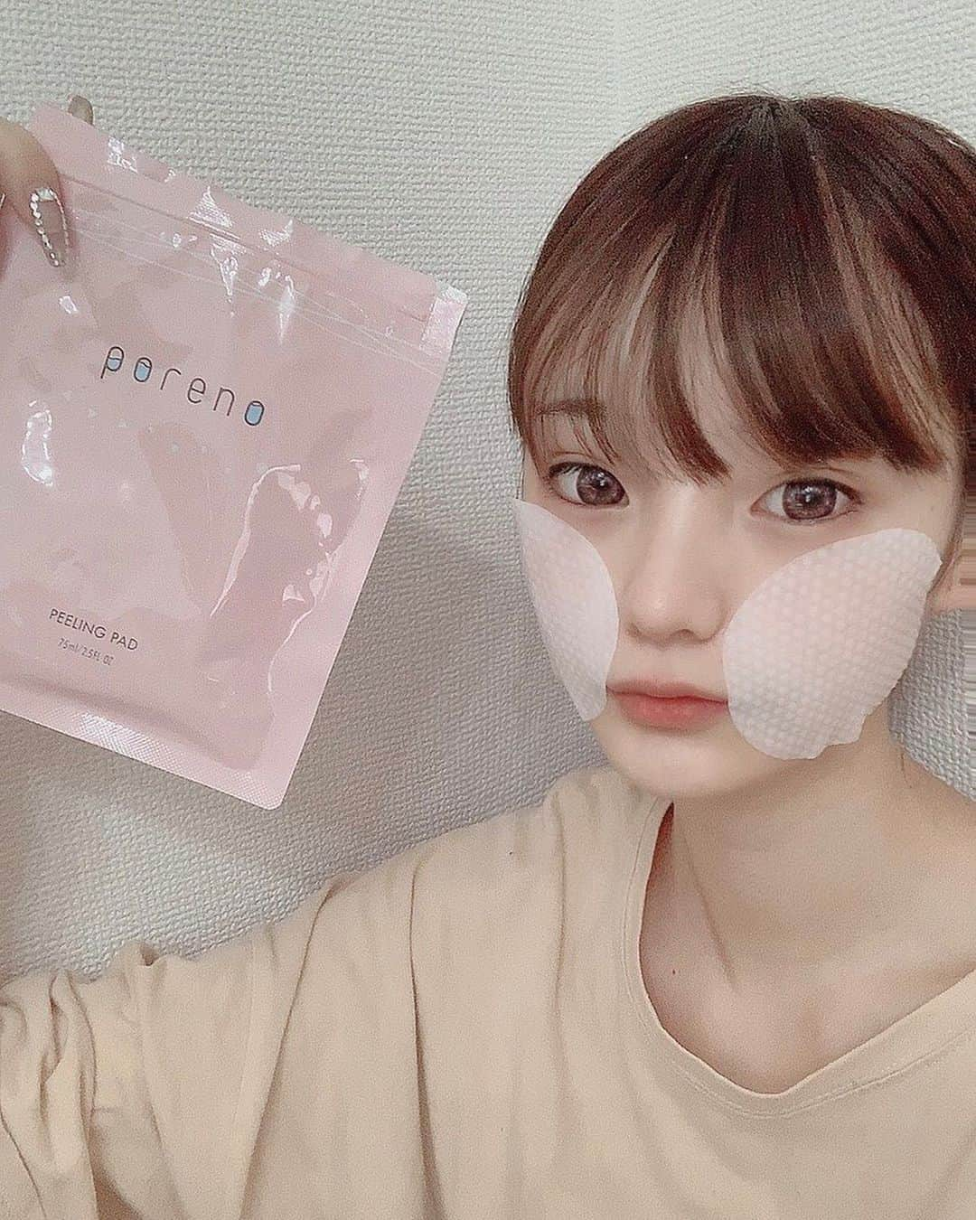 miuさんのインスタグラム写真 - (miuInstagram)「最近の朝のスキンケア！  韓国で流行ってるピーリングパッド 美容液たっぷりで 洗顔･化粧水･美容液の1枚３役🎀  敏感肌にも優しく拭き終わった後は 分部パックにも使えて1日中潤いたっぷりでおすすめ！  良すぎて買い溜め中😂💜  #ウツクシア#ピーリングパッド#ポアノ#スキンケアレビュー#PR#角質ケア#保湿#プチプラコスメ#拭き取り化粧水#朝洗顔」9月12日 17時53分 - sq._.mu