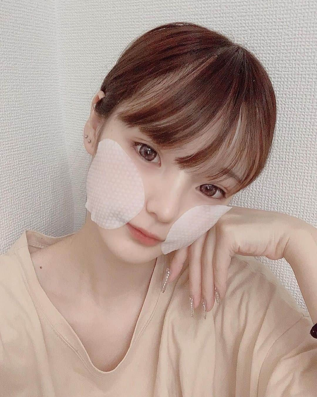 miuさんのインスタグラム写真 - (miuInstagram)「最近の朝のスキンケア！  韓国で流行ってるピーリングパッド 美容液たっぷりで 洗顔･化粧水･美容液の1枚３役🎀  敏感肌にも優しく拭き終わった後は 分部パックにも使えて1日中潤いたっぷりでおすすめ！  良すぎて買い溜め中😂💜  #ウツクシア#ピーリングパッド#ポアノ#スキンケアレビュー#PR#角質ケア#保湿#プチプラコスメ#拭き取り化粧水#朝洗顔」9月12日 17時53分 - sq._.mu