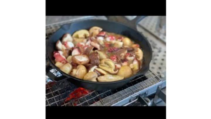 のインスタグラム：「・  アウトドア料理🔥 「料理は楽しむことが1番」  @coleman_japan  @helly_hansen_jp   #夏の思い出」