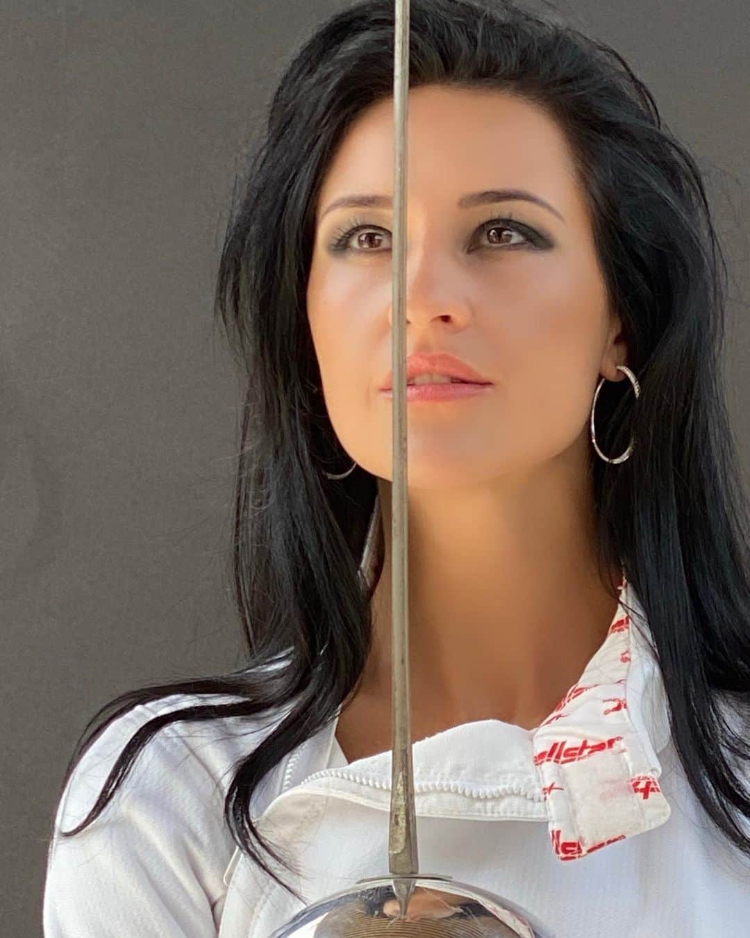 ヤナ・イグリアンのインスタグラム：「Happy world fencing day 🤗🤗🤗」