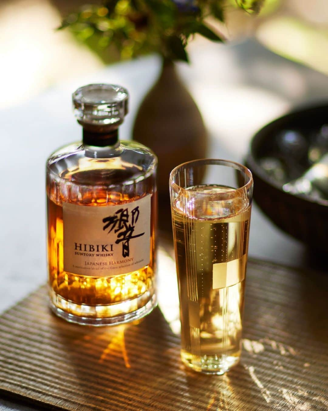 響 | SUNTORY WHISKY HIBIKIさんのインスタグラム写真 - (響 | SUNTORY WHISKY HIBIKIInstagram)「. HIBIKI TIME　～二十四節気・白露～  移ろう時を感じながら、ゆっくりと味わう「響 JAPANESE HARMONY」 Relax and savor HIBIKI JAPANESE HARMONY and enjoy the slow passage of time.  #hibiki #響 #二十四節気 #24seasons #白露 #hakuro #ソーダ割り #whiskyandsoda #sparklingwater #glass #soda」9月12日 18時03分 - suntorywhisky_hibiki