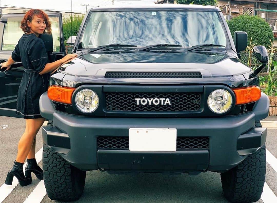 のインスタグラム：「☁︎︎❤︎︎︎︎┈┈🖤🖤🖤BLACK🖤🖤🖤┈┈┈┈❤︎☁︎︎﻿ ﻿ ﻿ ﻿ ﻿ #private #fjcruiser #car #black #make ﻿#fashion  #hair #cyclist #trackcyclist #sly #toyota﻿ #mycar  #車好き女子 #fjクルーザー #四駆女子 #四駆 #天然パーマ」