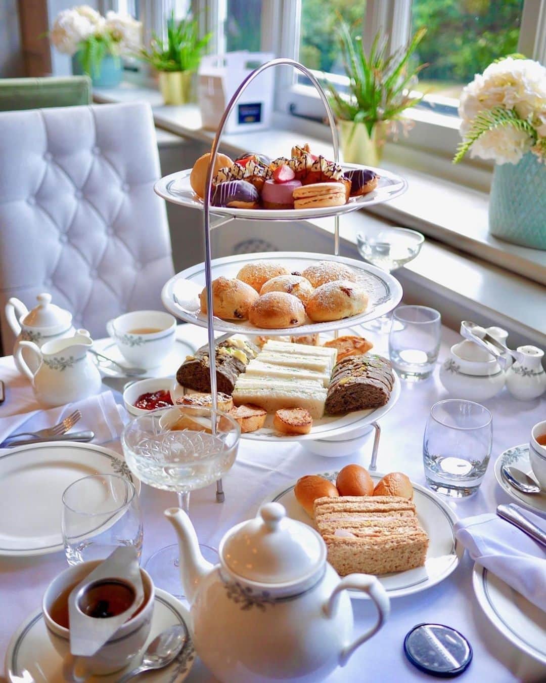 のインスタグラム：「Discover the great British tradition of a delicious afternoon tea in a beautiful venue, decorated floor to ceiling in Laura Ashley. ⁣ ⁣ With a choice of 7 charming Tea Rooms, enjoy our delightful selection of sandwiches, scones, cakes and world teas.⁣ ⁣ A quintessentially British treat for special occasions, discover your nearest @LauraAshleyTheTeaRoom below and make your reservation at www.lauraashleythetearoom.com⁣ ⁣ -Villiers Hotel, Buckingham ⁣ -Southcrest Manor, Redditch ⁣ -Burnham Beeches, Burnham ⁣ -The Cornwall Hotel, Cornwall⁣ -The Regency Hotel, Solihull⁣ -Kenwood Hall Hotel, Sheffield⁣ -The Iliffe Laura Ashley Hotel, Coventry⁣ ⁣ With thanks to @thecuriouspixie for capturing this beautiful picture.」