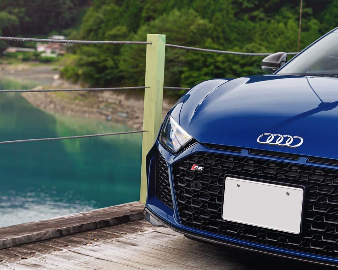 アウディ ジャパンさんのインスタグラム写真 - (アウディ ジャパンInstagram)「吊り橋、湖、南アルプスの山々とAudi R8の競演。​ 自然美に溶け込む美しいボディは、どの角度から眺めても見る者を魅了します。​  #Audi #AudiR8 #アウディR8 #Audijapan #AudiSport #スポーツカー #アウディ #carwithoutlimits #carsofinstagram #Audiworld #Audigenic #車好きな人と繋がりたい #井川大橋​」9月12日 18時00分 - audijapan