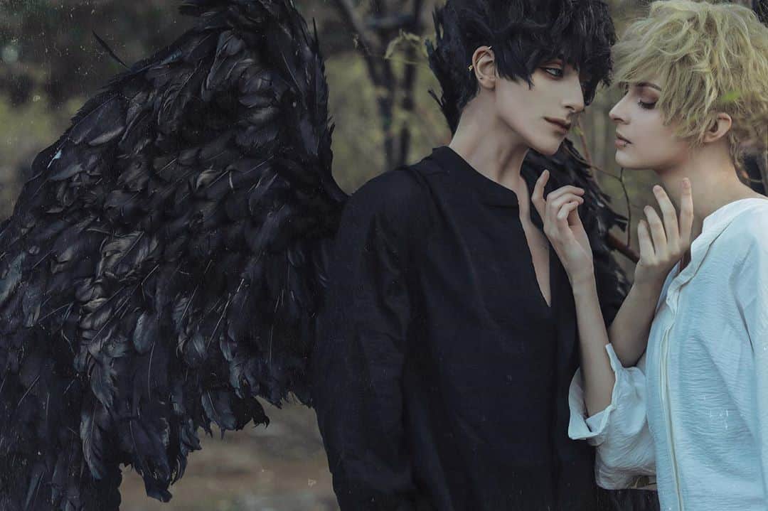 ナイトのインスタグラム：「Tempted by Darkness... ◾️ @knitecoser  ▫️ @0ni_bug  📷 @crowzoey  So happy with the outcome of this photoshoot!!! This is the first time I have done a photoshoot with Oni and Zoey, they are amazing to work with. Looking forward to more projects in the future!! #cosplay #angel #demon #photography #model」