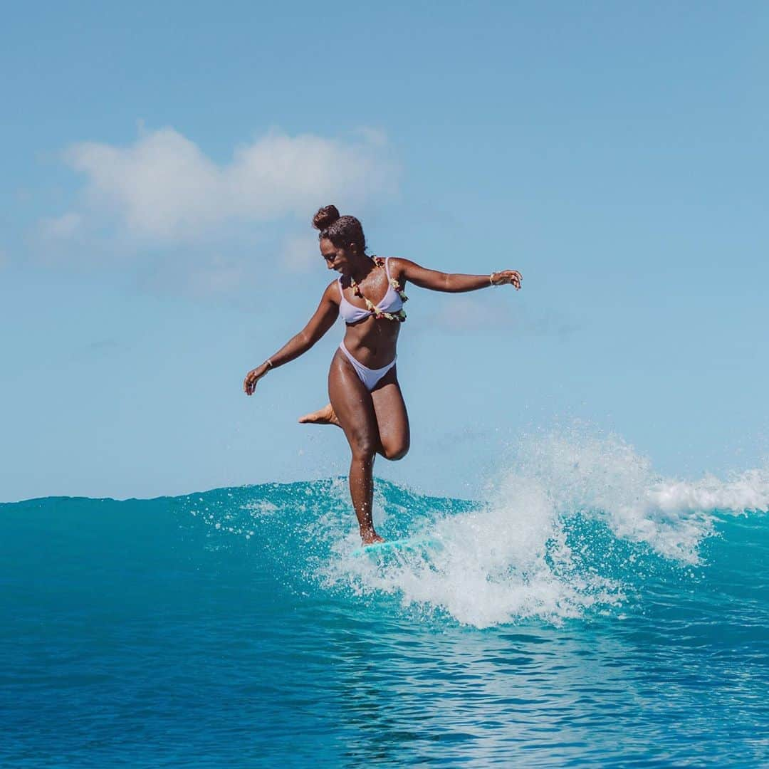 BILLABONG WOMENSさんのインスタグラム写真 - (BILLABONG WOMENSInstagram)「Friday dance moves 🌊 @nique_miller in our eco-friendly Sand Dunes bikini. Shop now >> link in bio 📷  @yoshitanaka1」9月12日 9時03分 - billabongwomens