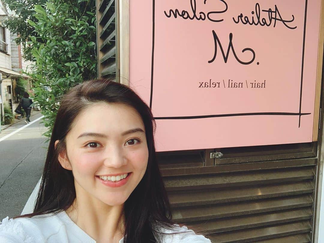 のインスタグラム：「昨日は広尾にある美容室💇‍♀️Atelier Salon.Mでヘアメンテにいってきました✨綺麗な色に仕上げてくださりありがとうございました☺️  #hair#haircolor#hairstyle#haircut#beauty#Tokyo#Hiro#ヘアメンテナンス#ヘアカラー#髪質改善#サラサラ#ツルツル#ヘアー#美容室#東京#広尾#❤️」