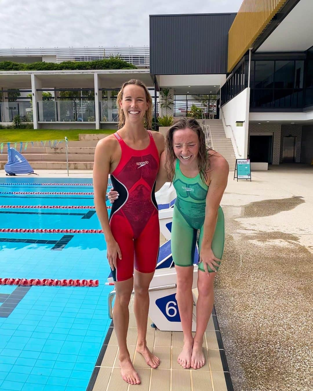 エマ・マッケオンさんのインスタグラム写真 - (エマ・マッケオンInstagram)「Saturday morning suit-ups and keeping things bright at the pool with @lanipallister 💗」9月12日 9時14分 - emmamckeon