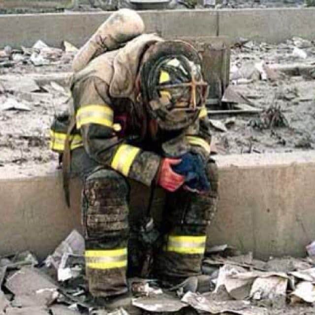 ダニエラ・ルーアのインスタグラム：「To those who rescue, to those rescued, to those who were lost and to those who have lost... today we remember a tragedy, but we also remember how we came together for healing, rebuilding and support #neverforget #9/11」