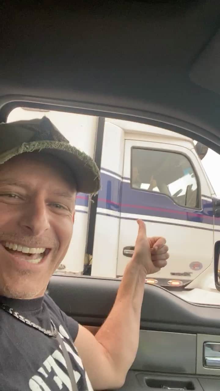 スティーブのインスタグラム：「We gonna do what they say can’t be done!! 7 cars on board and they said it couldn’t happen!! Lol Hello New Mexico and Texas here we come!! With @plycarjp @plycontransportationgroup」