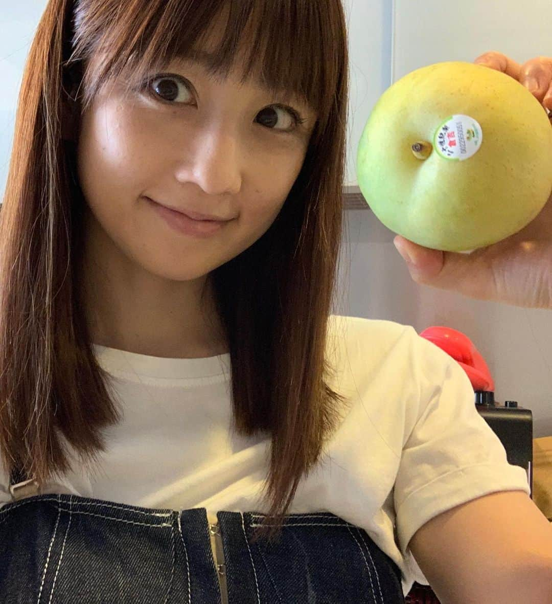 小倉優子さんのインスタグラム写真 - (小倉優子Instagram)「以前お仕事でお世話になった鳥取県倉吉市の方から二十世紀梨をいただきました💕 みずみずしくて美味しかったぁ😆❗️」9月12日 9時57分 - ogura_yuko_0826