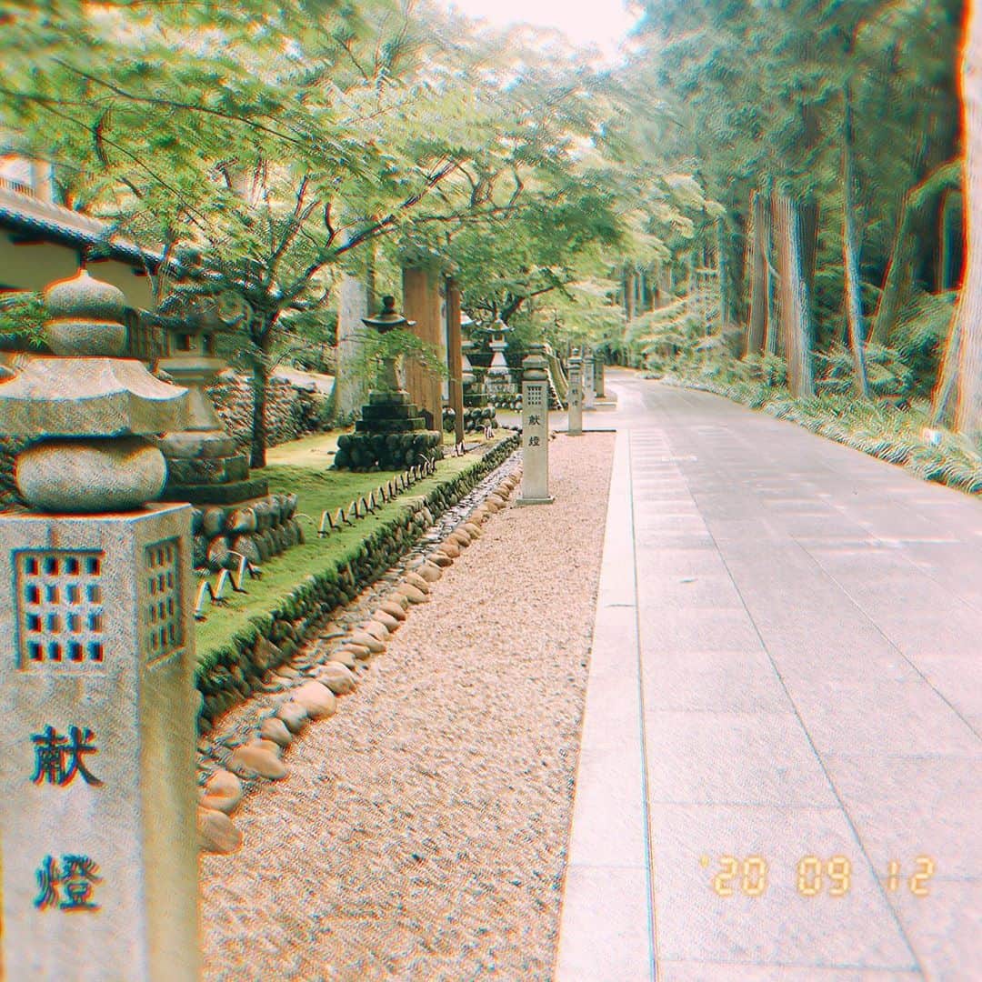 横道侑里のインスタグラム：「1人法多山してきたよ！ 朝早くて涼しくて人も少なくて気持ちよかったぁぁあ！ 厄除団子も美味しかったぁ エコパの時のサインまだ残ってて嬉しかったなぁ♡ すっぴんで渋谷行ってからすっぴん行動しすぎな横道です。 #法多山  #厄除け団子」