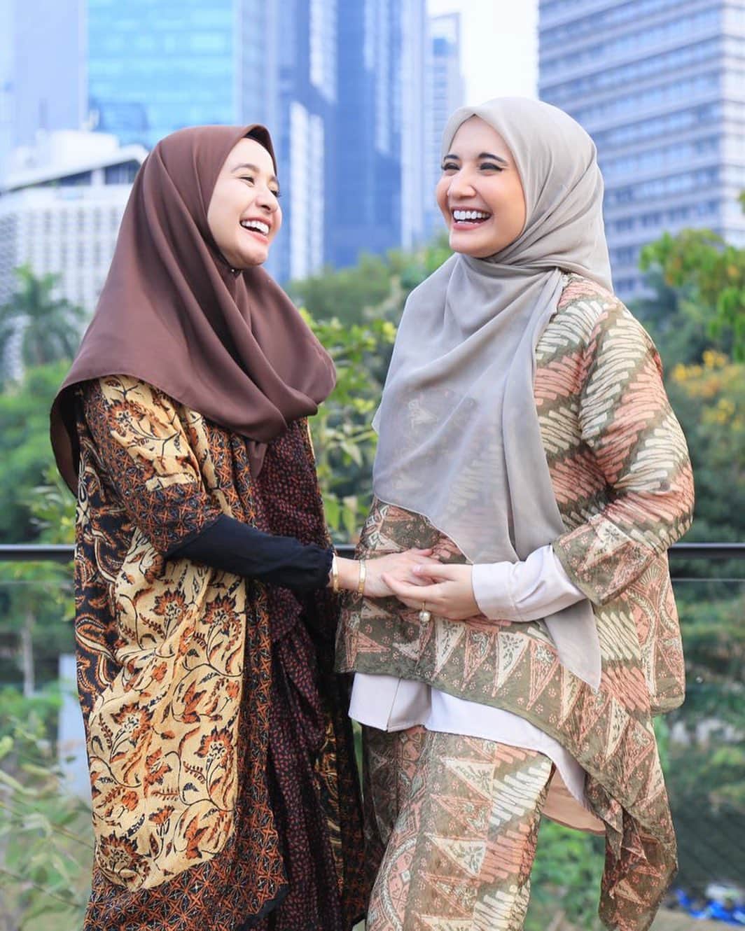 ラウディアシンシアベラのインスタグラム：「بِسْمِ اللَّهِ   ✨ Rencana Allah Subhaanahu Wa Ta'ala adalah yang terbaik🤍 Semoga Allah Ta'ala selalu jaga kamu dan kita semua🙏🏼 Love u chakukimaw😘 📸 by @rahulgobeltukangphoto」