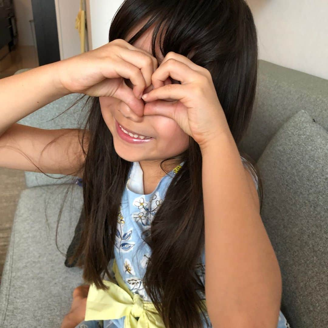 前田早穂のインスタグラム：「Happy Birthday to my beautiful daughter.I can’t believe that you are 7!!!!!I’m so happy to be your mom.You are my everything.Love you forever. 娘が７歳になりました。今日は彼女が産まれた日の事を思い出しています。産まれた時の感動はこれからも忘れることはないでしょう。 今ではすっかりお姉さんになって、自分の意思をしっかり持ち、人の気持ちがわかる優しく強い子に成長してくれました。 私をママにしてくれてありがとう。これからもずっとあなたが笑顔でいられるように守っていくからね。 #9月12日生まれ」