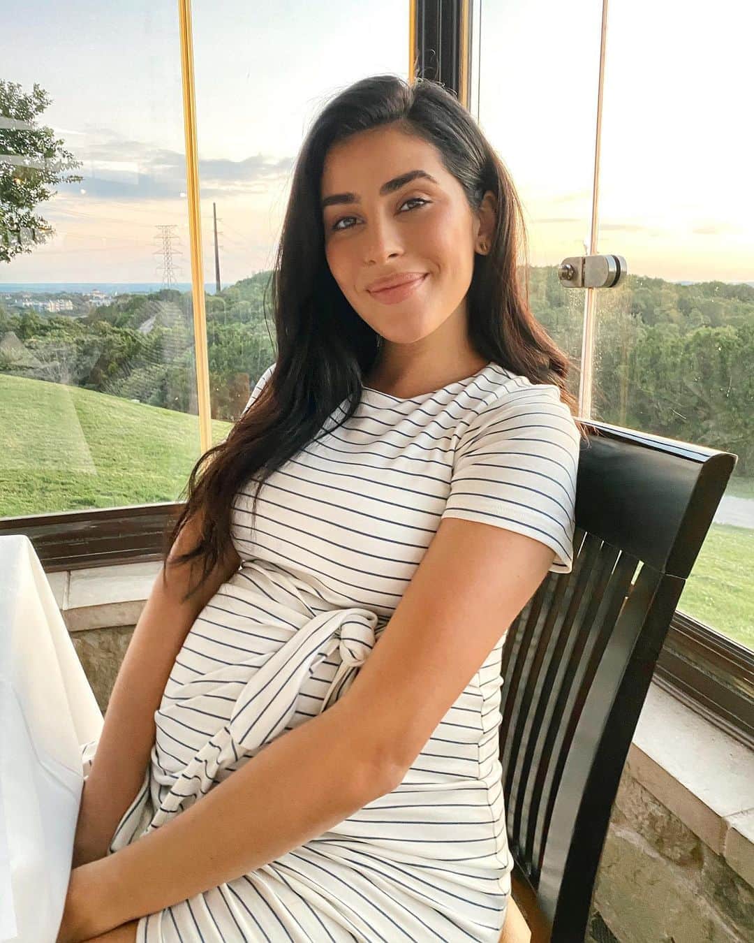 Sazan Hendrixさんのインスタグラム写真 - (Sazan HendrixInstagram)「Fully pregnant and full of peace. Who I am today is so different than who I was when I was pregnant the first time around. It’s been a journey of learning how to love and accept my body in every stage and do the best I can to be kind to it, and see the beauty of surrendering in the process of pregnancy. 🙏🏽🙌🏼 I always thought I’d get “lost” in motherhood, but I truly found myself in being a mama & I foreal can’t wait to welcome a second daughter into this world with confidence. I also just can’t wait to smell baby girl’s pook (baby head smell) and teach both my girls what I really know to be true: that you are fearfully and wonderfully made ✨ #gratefulmama #happyfriday #31weekspregnant」9月12日 10時57分 - sazan